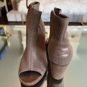 Toms suede leather open toe booties